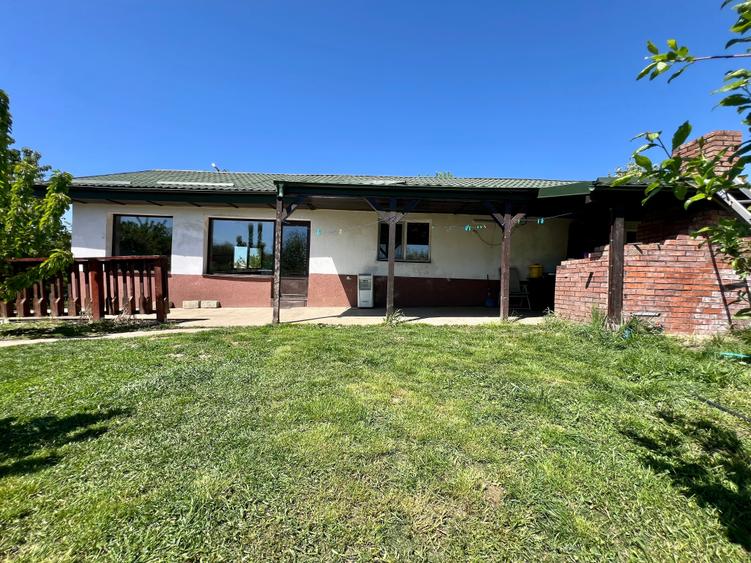 Casă cu 3 camere cu Teren 1200 Mp în Bârnova