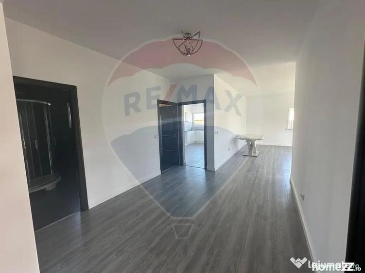 Casă cu 4 camere cu Teren 715 Mp în Lăpuș