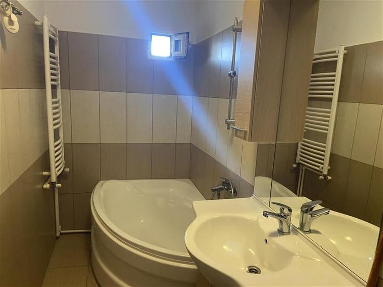 Apartament cu 2 camere decomandat, mobilat în Ultracentral