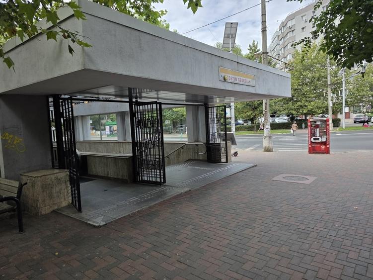 Apartament cu 3 camere decomandat în Costin Georgian