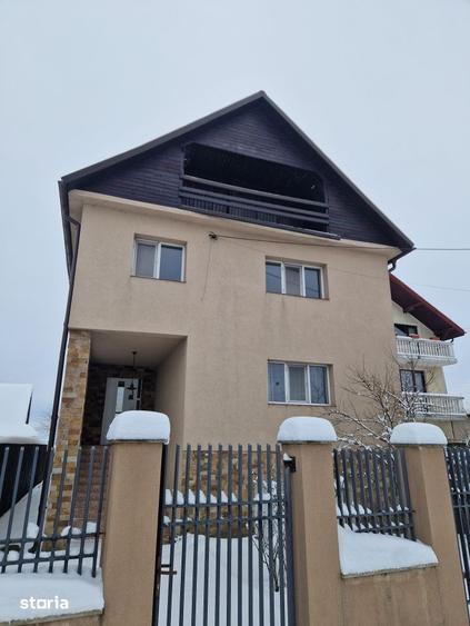 Casă cu 4 camere cu Teren 700 Mp în Recea