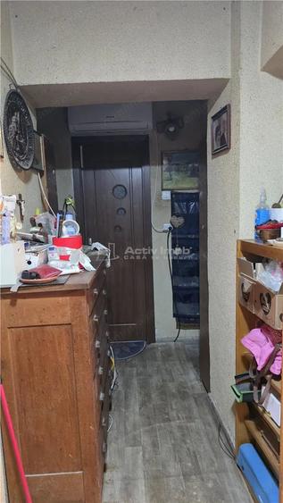 Apartament cu 4 camere decomandat în Calea București