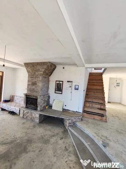 Casă cu 5 camere cu Teren 2305 Mp în Lăpuș
