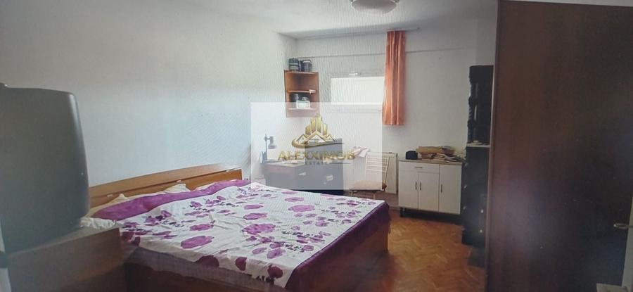 Casă individuală cu 10 camere cu Canalizare în Rahova