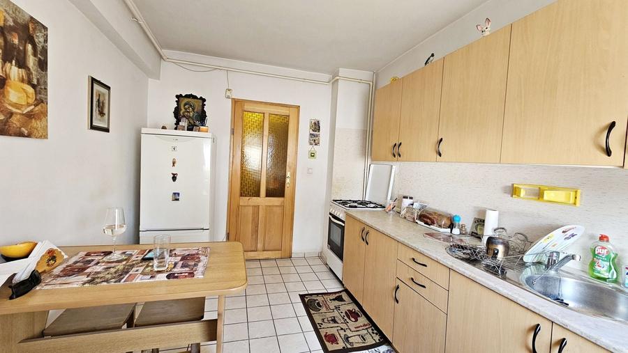 Centrul Civic ,str Toamnei apartament 3 camere cf I dec - 12
