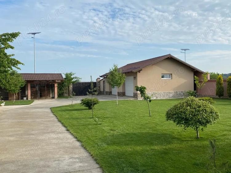 Casă cu Teren 1500 Mp în Central