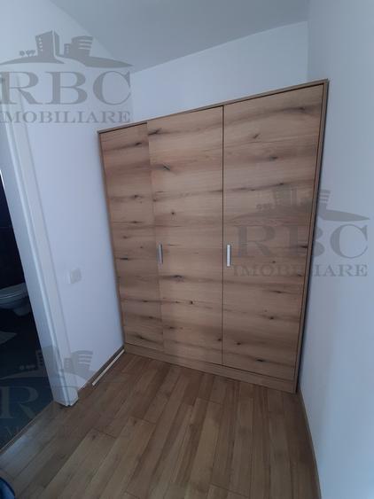 Apartament cu 3 camere semidecomandat, mobilat în Central