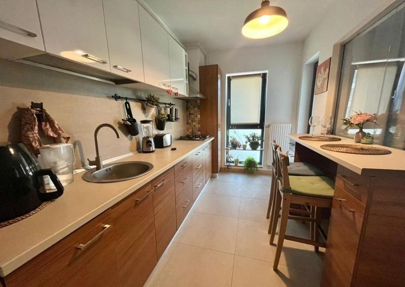 Apartament cu 2 camere decomandat, mobilat în Politehnica