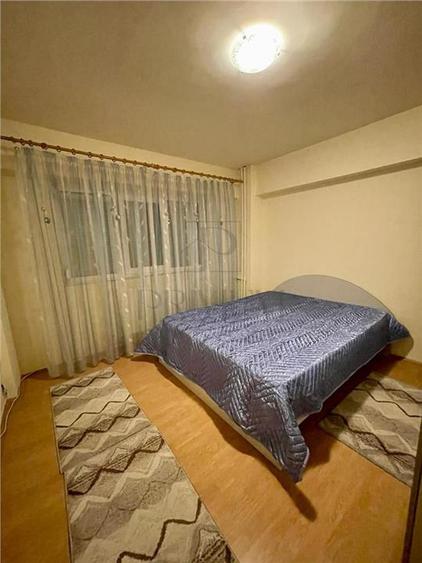 Apartament cu 3 camere decomandat, mobilat în Aradului
