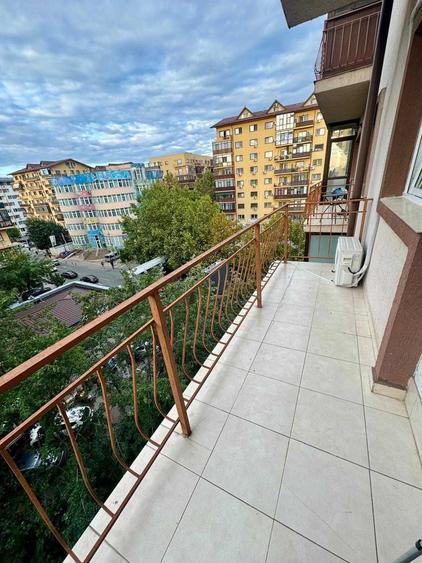Garsonieră decomandată în Roșu