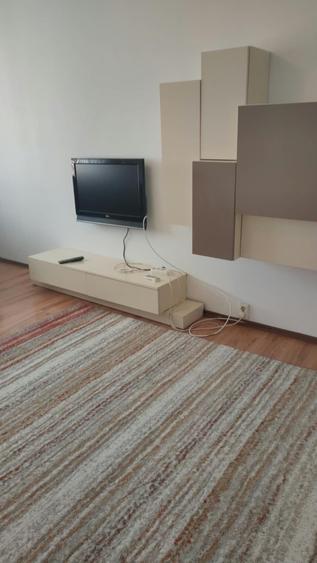 Apartament cu 3 camere în Tei