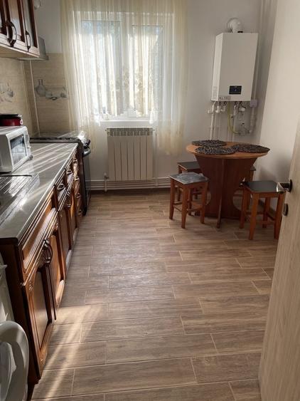 Inchiriez Apartament cu 2 camere - 3