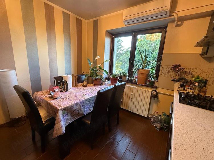 Apartament cu 3 camere decomandat în Berceni