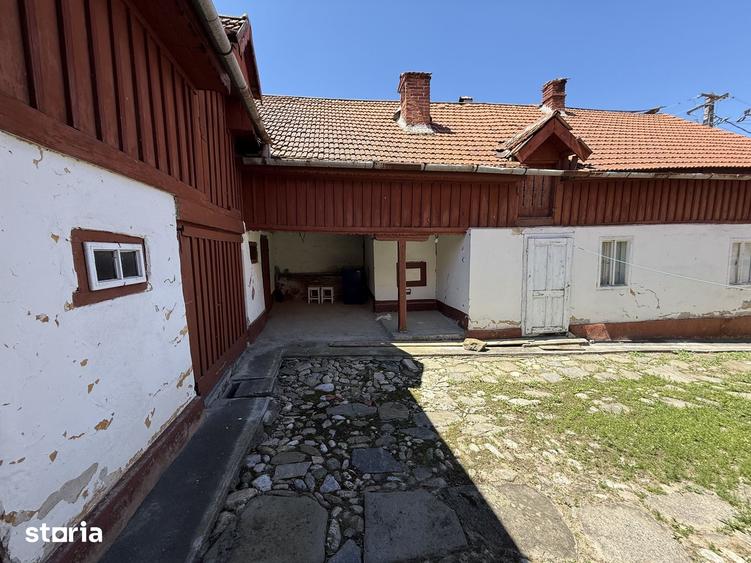 Casă cu 4 camere cu Teren 400 Mp în Poiana Sibiului