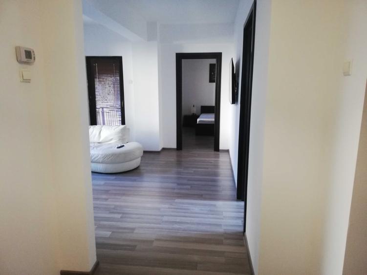 Apartament cu 3 camere decomandat în Independenței