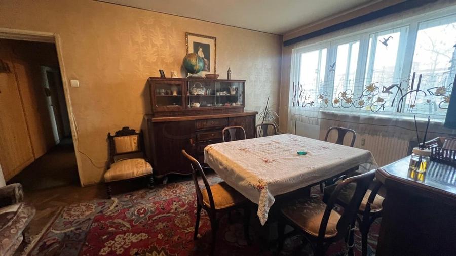 Apartament cu 3 camere decomandat, mobilat în Victoriei