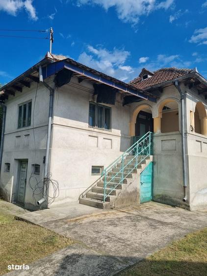 Casă cu 4 camere cu Teren 1500 Mp în Barcanele