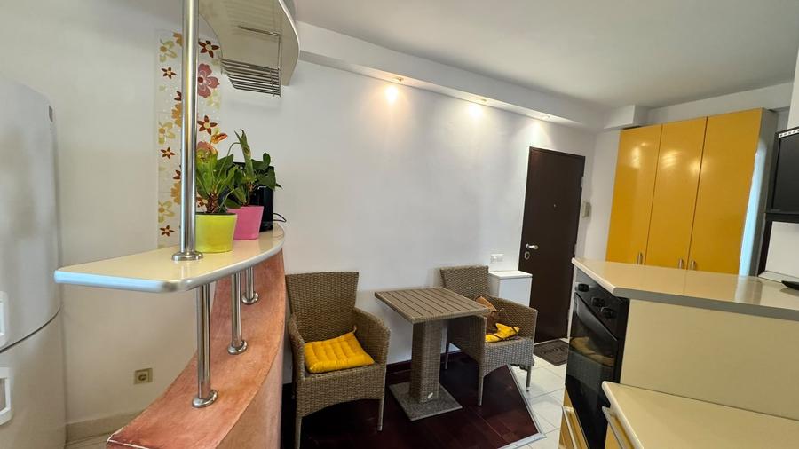 Apartament cu 3 camere decomandat în Decebal