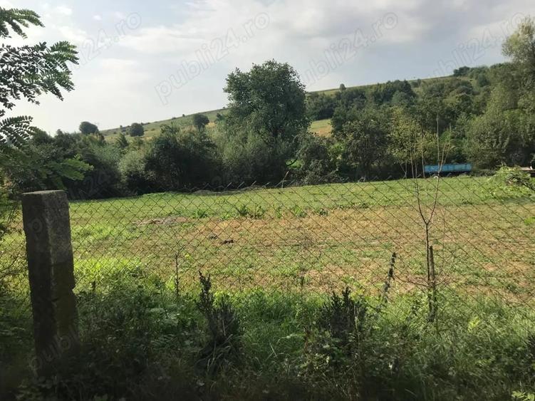 Teren de 3600 mp, în Gura Văii