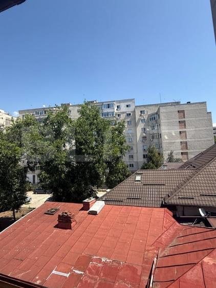 Apartament cu 3 camere semidecomandat, mobilat în Central
