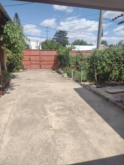 Casă individuală cu 4 camere cu Canalizare în Tunari