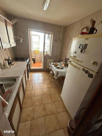 Apartament cu 3 camere decomandat în Rahova