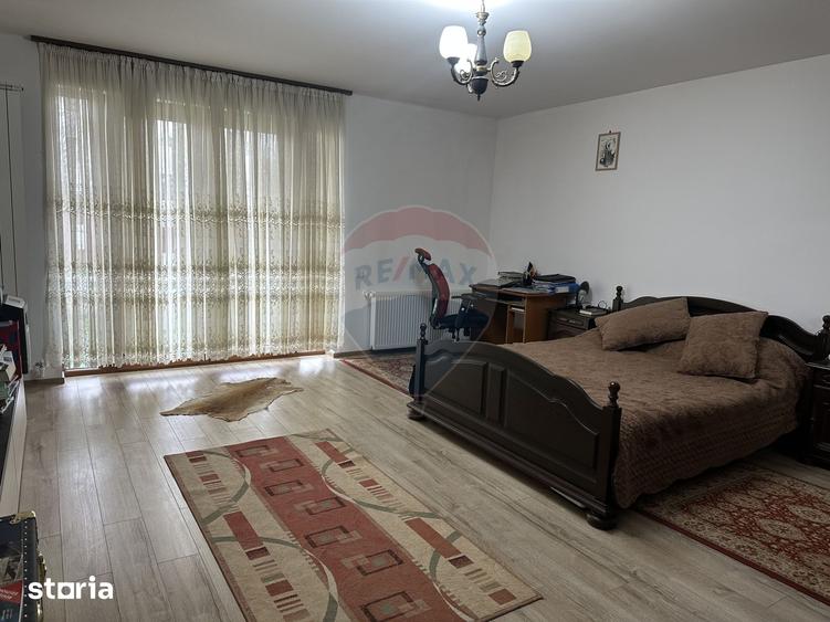 Casă cu 4 camere cu Teren 5000 Mp în Girov