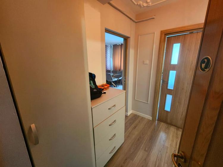 Apartament cu 3 camere decomandat în Podu Roș
