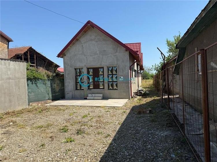 Casă individuală cu 4 camere cu Teren 800 Mp în Bărcănești