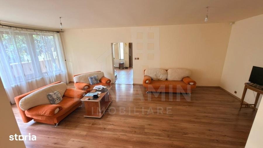 Casă cu 6 camere cu Teren 464 Mp în Cârcea