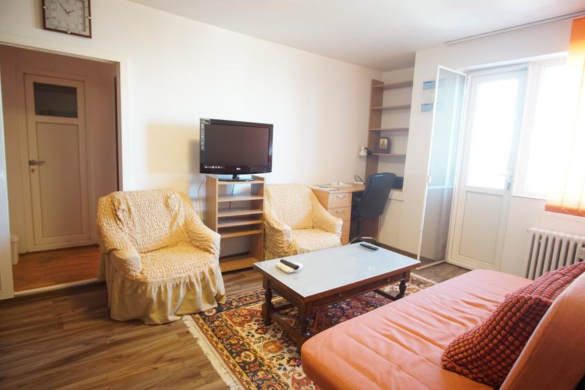 Apartament cu 2 camere semidecomandat în 1 Mai