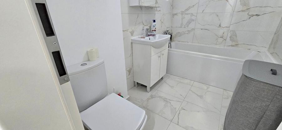Apartament cu 3 camere decomandat în Sud-Vest