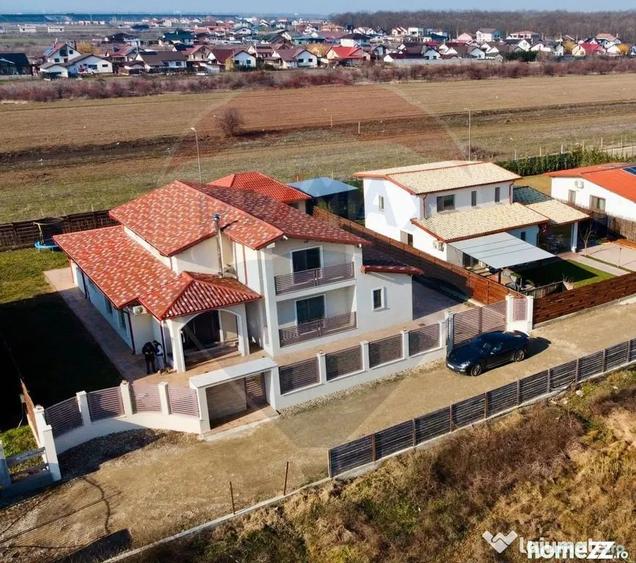Casă cu 7 camere cu Teren 960 Mp în Vânători