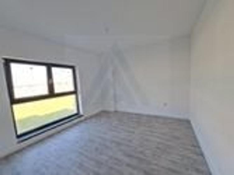 Apartament cu 3 camere decomandat în Șelimbăr — fotografia 2