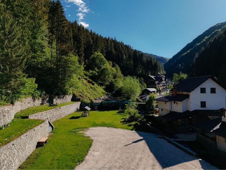 Casă cu 4 camere în Rucăr
