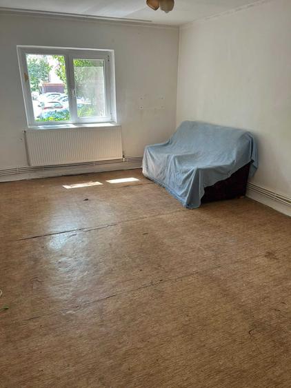 Apartament cu 2 camere semidecomandat în Craiovița Nouă