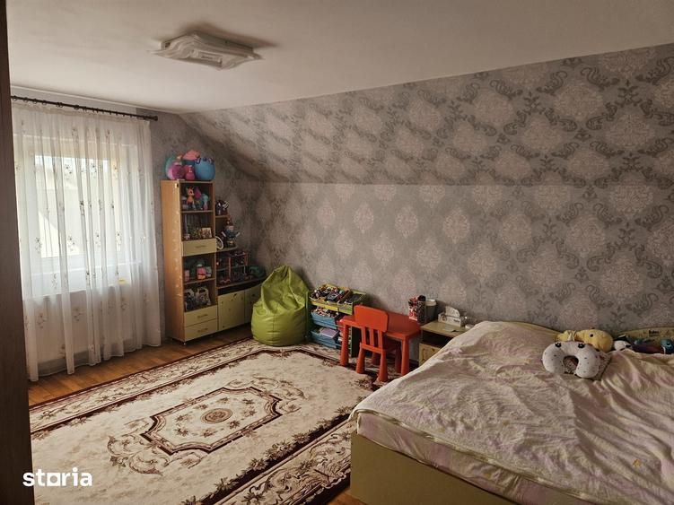 Casă cu 6 camere cu Teren 800 Mp în Micești