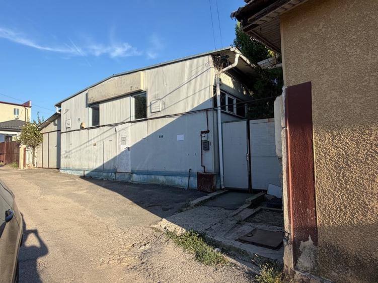 Casă cu 10 camere cu Teren 675 Mp în Dobroești