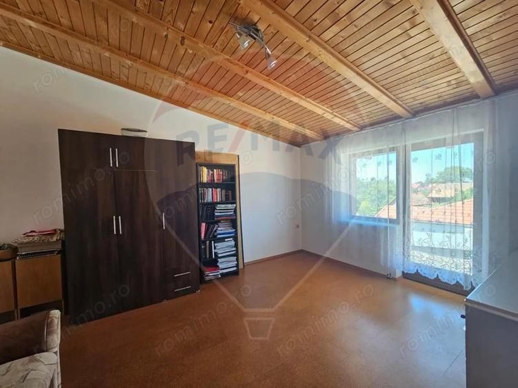 Casă cu 2 camere cu Teren 719 Mp în Central