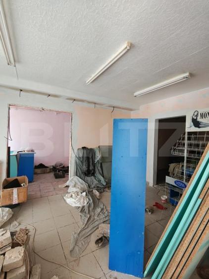 Birou, de 48.610000610352 mp, în Sud-Est