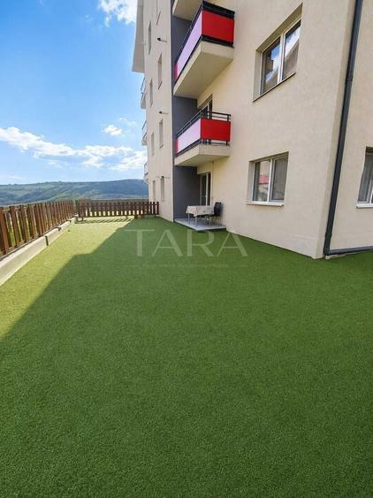 Apartament cu 3 camere semidecomandat, mobilat în Baciu