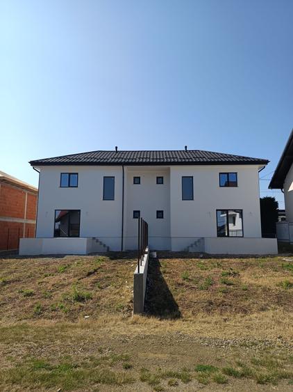 Casă cu 3 camere în Exterior Vest