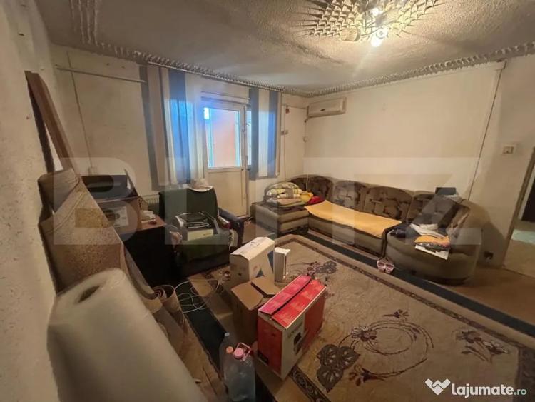 Apartament cu 2 camere semidecomandat în Micro 11
