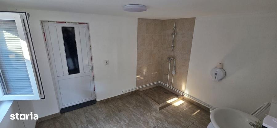 Casă cu 6 camere cu Teren 580 Mp în Podari