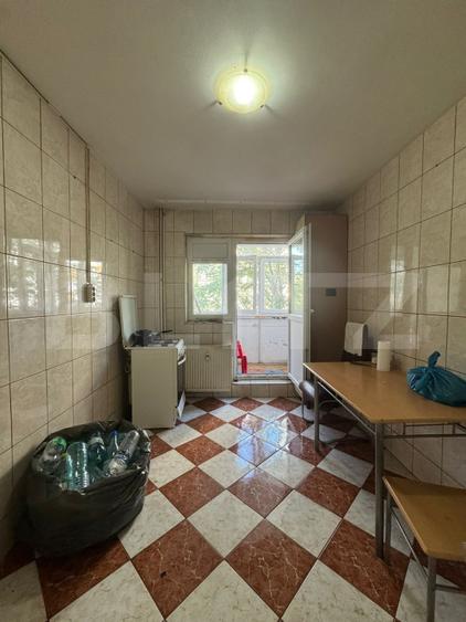 Apartament cu 4 camere nedecomandat în Sebastian