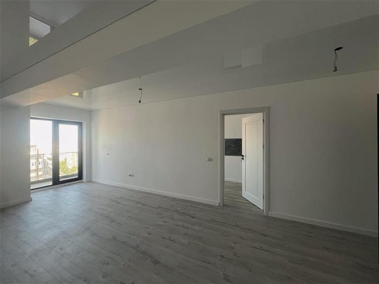 Apartament cu 2 camere semidecomandat în Aeroport