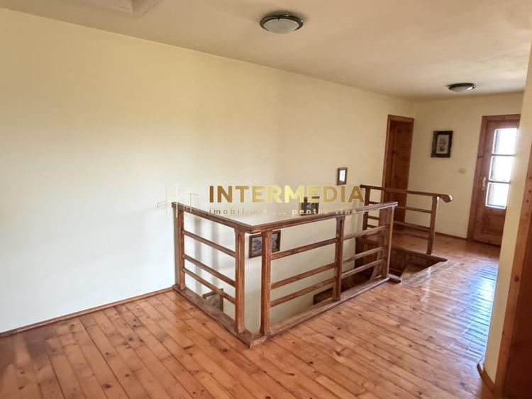 Casă individuală cu 10 camere cu Teren 4100 Mp în Vințu de Jos