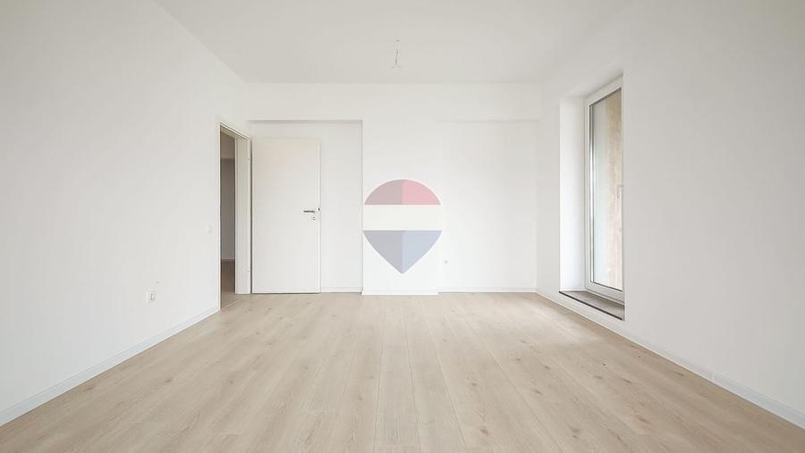 Apartament cu 3 camere decomandat în Tractorul