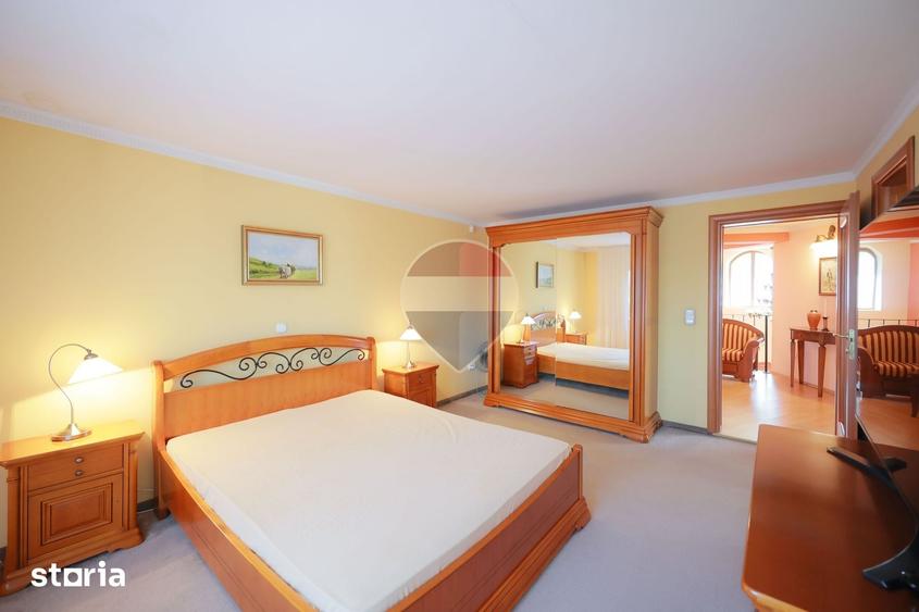 Casă cu 5 camere cu Teren 1198 Mp în Central