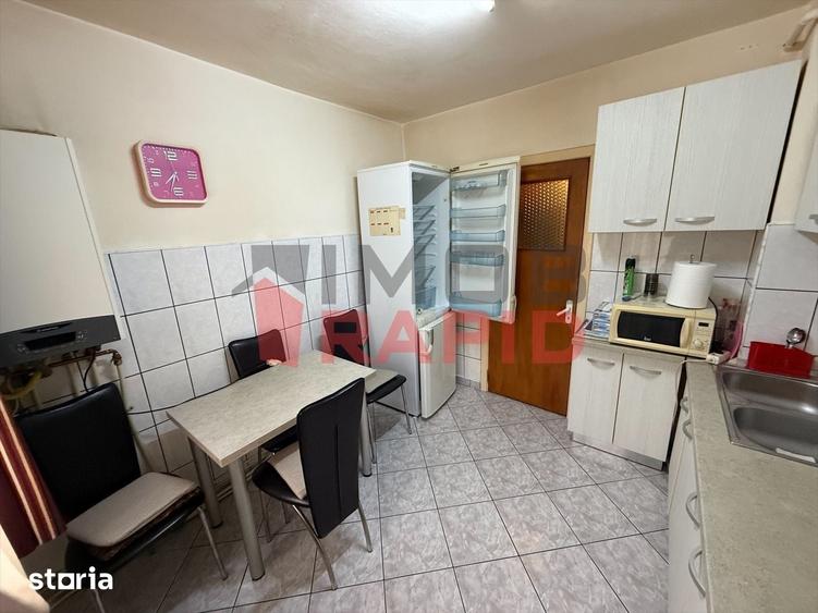 Apartament cu 3 camere semidecomandat în Central